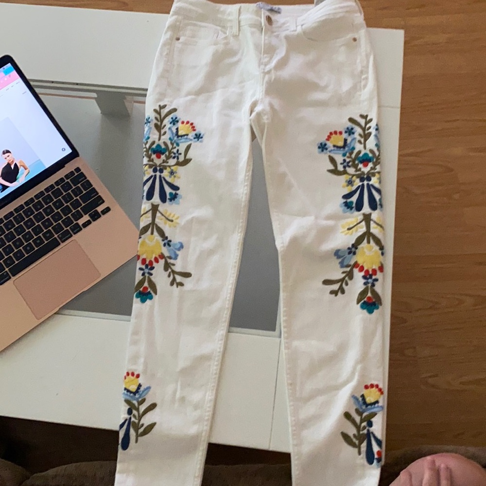 Zara jeans with beautiful detailed flowers